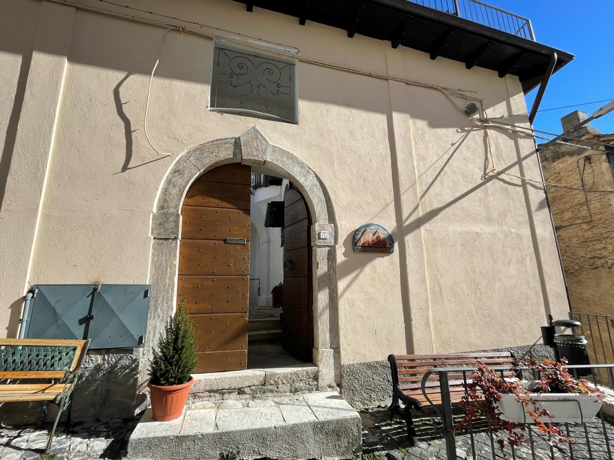 Piazzetta Del Forno Appartamento Assergi Bagian luar foto