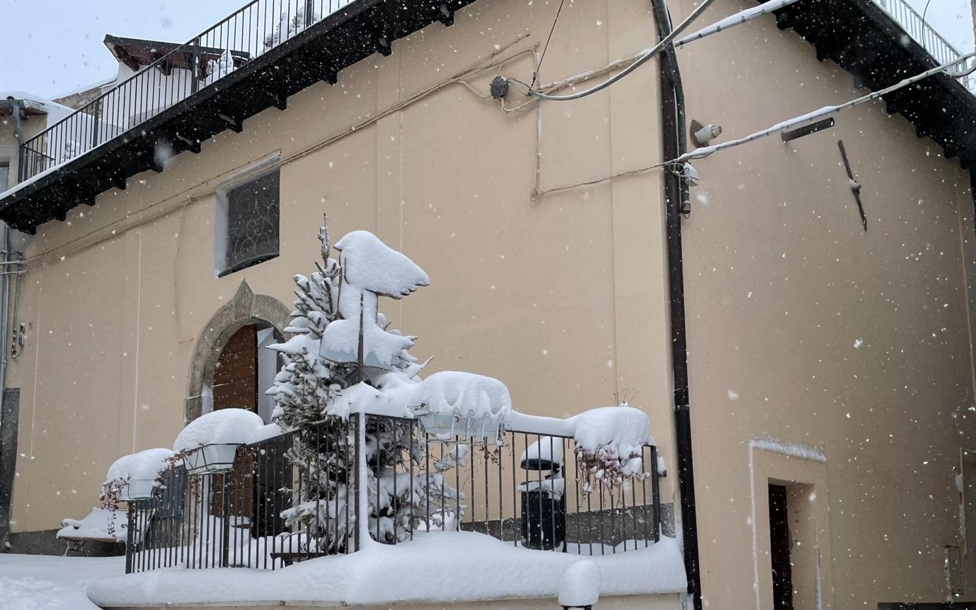Piazzetta Del Forno Appartamento Assergi Bagian luar foto